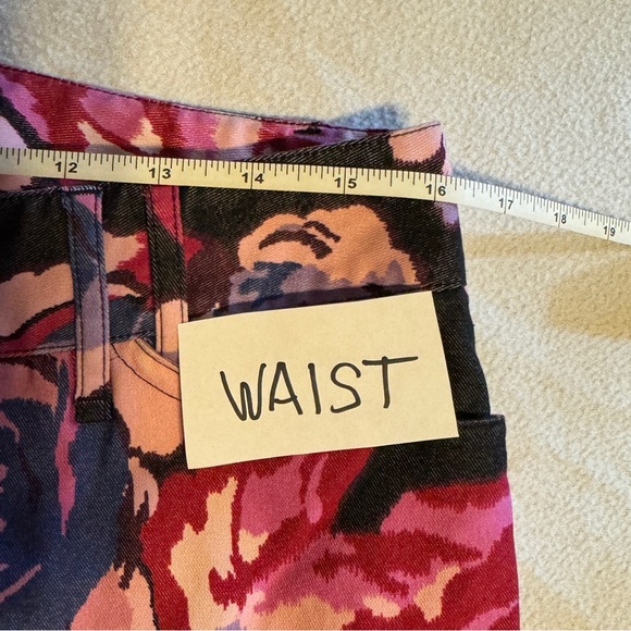 (11/12) An Express Bounty of Slightly Shimmering Roses on Black, Wide-Leg Capri - Picture 5 of 13